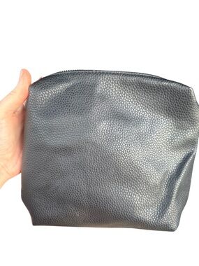 Nwot Madison west Black faux pebbled Leather Zippered Women’s Pouch bag